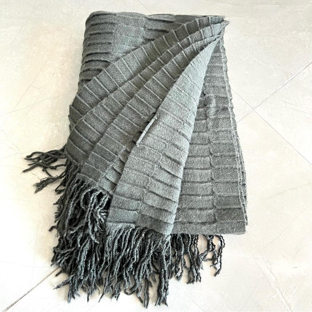 WEST ELM Gray Pleated Textured Fringed Decor Cozy Bedding Sofa Scarf Wrap Throw
